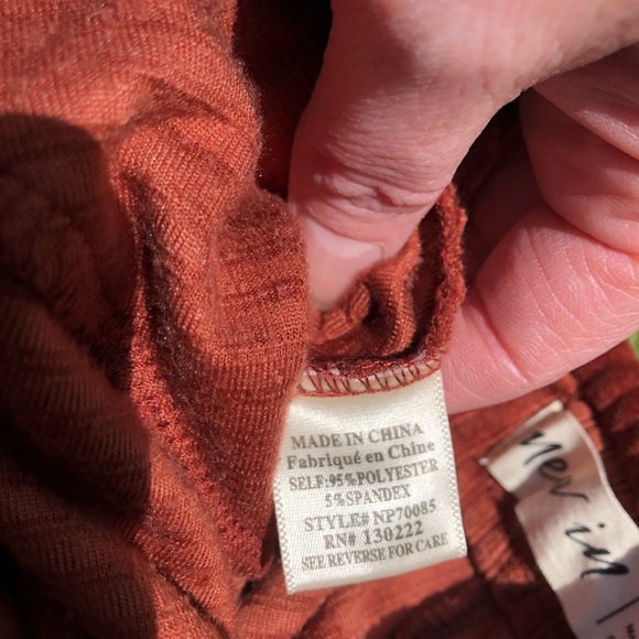 New In Tucker Ribbed Cinnamon Velvet High Waisted Stretch Flare Pants Size Small - Picture 8 of 10